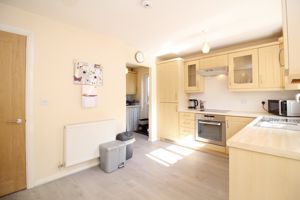 Kitchen/Breakfast Room- click for photo gallery